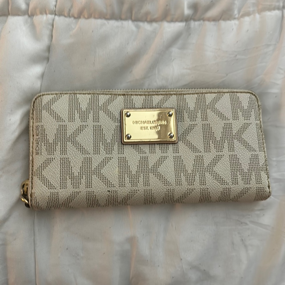 Michel Kors zip around wallet